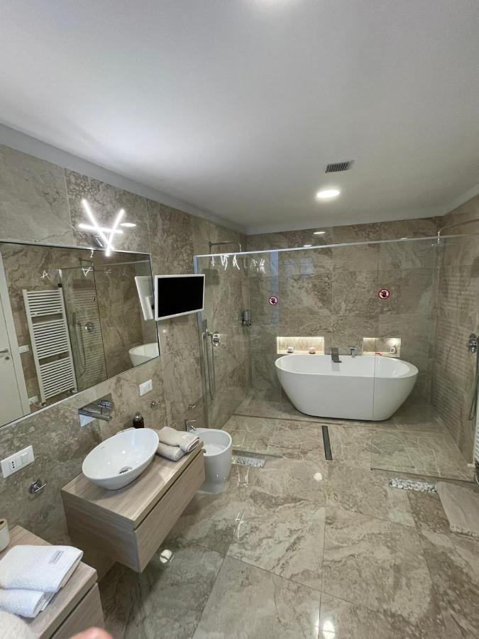 Ferienwohnung Luxury 1 Al Duomo Di Parma Exterior foto