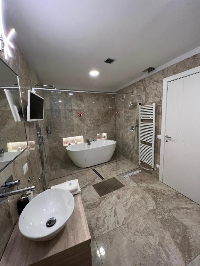 Ferienwohnung Luxury 1 Al Duomo Di Parma Exterior foto